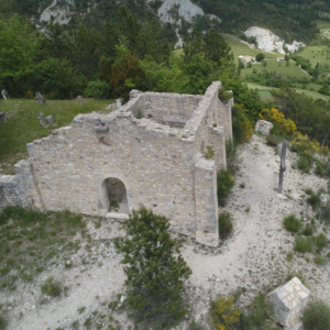 Chapelle du XII siècle à Barret sur Méouge